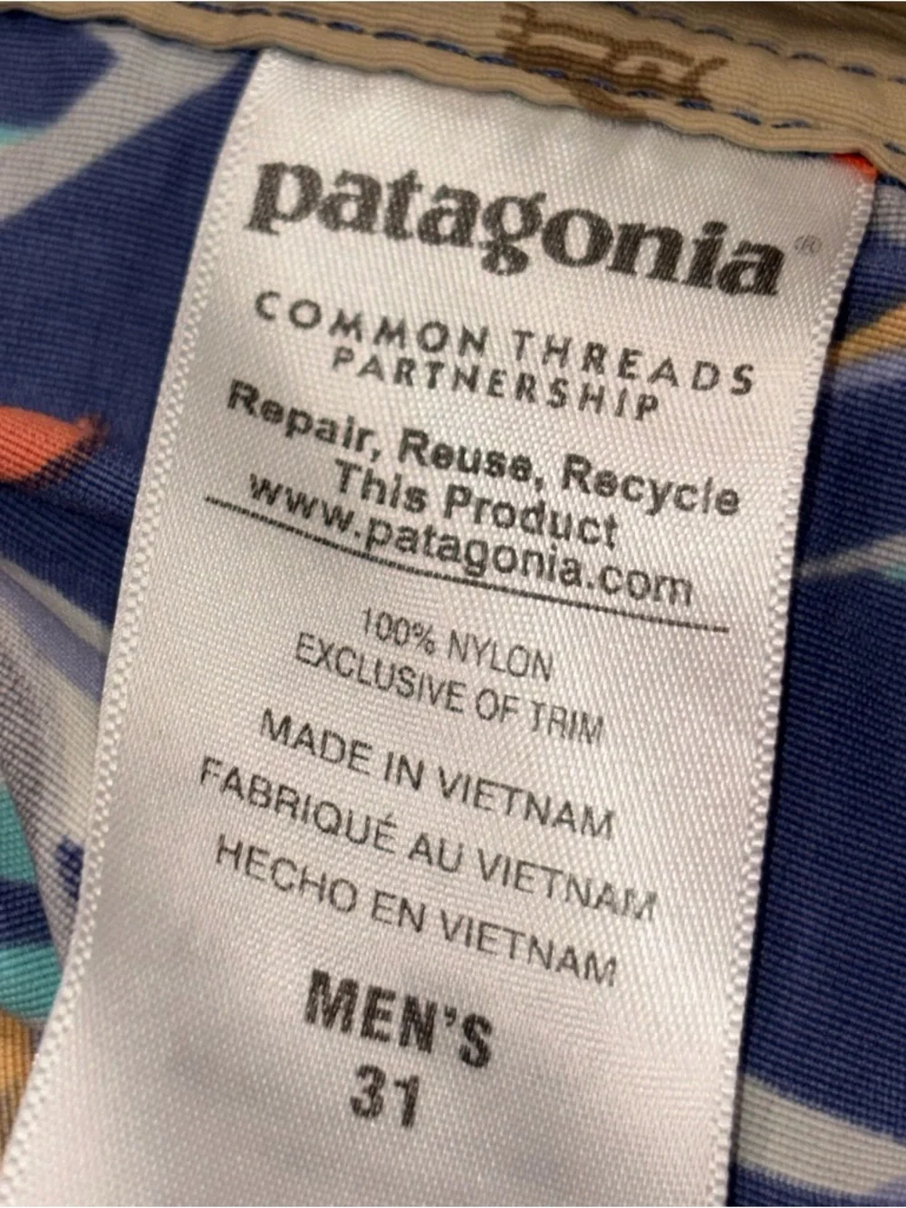 Patagonia Tropical Print Wavefarer Board Shorts Swim Shorts size 31